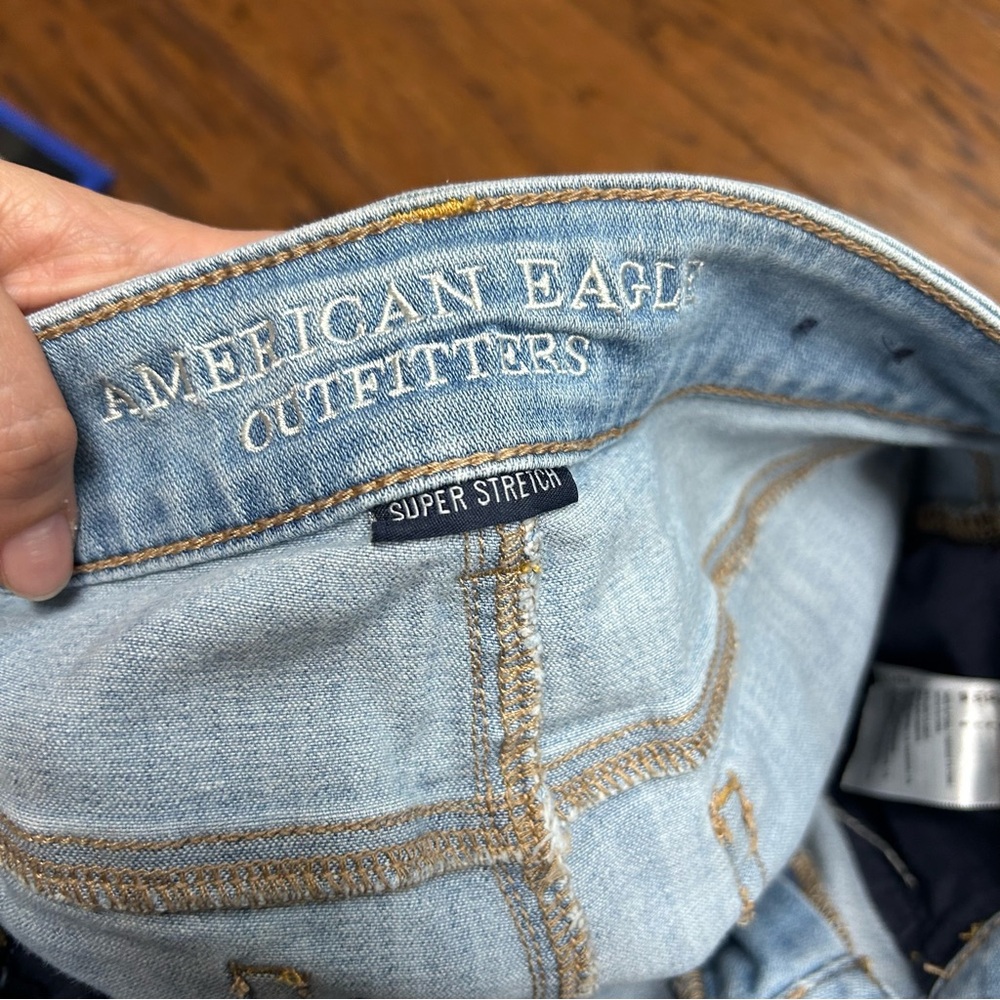 American Eagle Outfitters Light Wash Distressed Jean Shorts - Picture 3 of 6